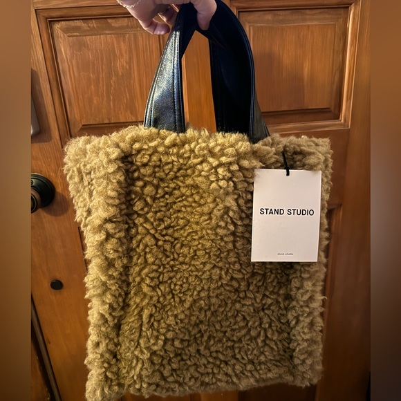 Stand Studio faux fur tote bag. - Picture 2 of 3
